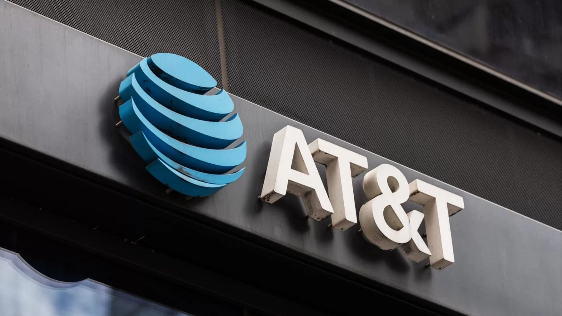 AT&T sofre vazamento de dados, afetando 110 milhões de clientes